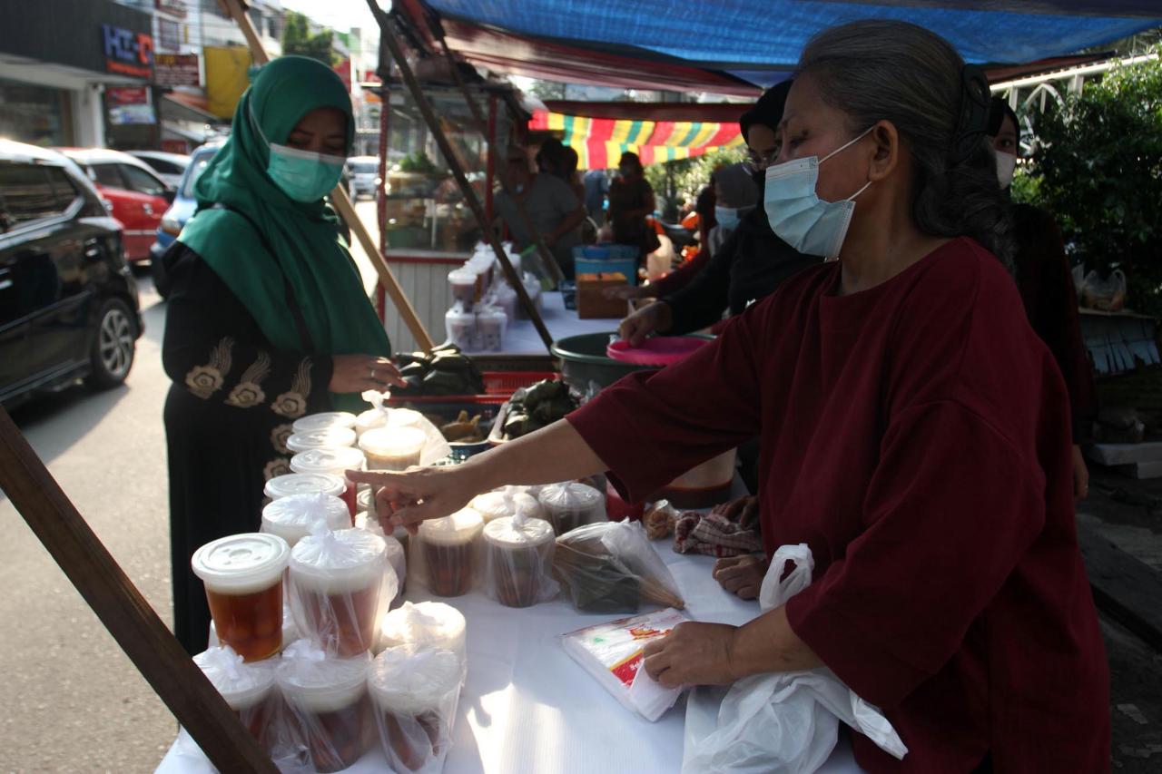 Pasar Takjil Benhil...