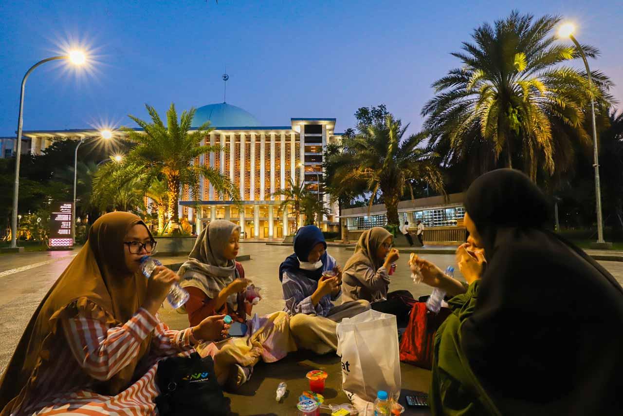 Nikmatnya Buka Puasa...