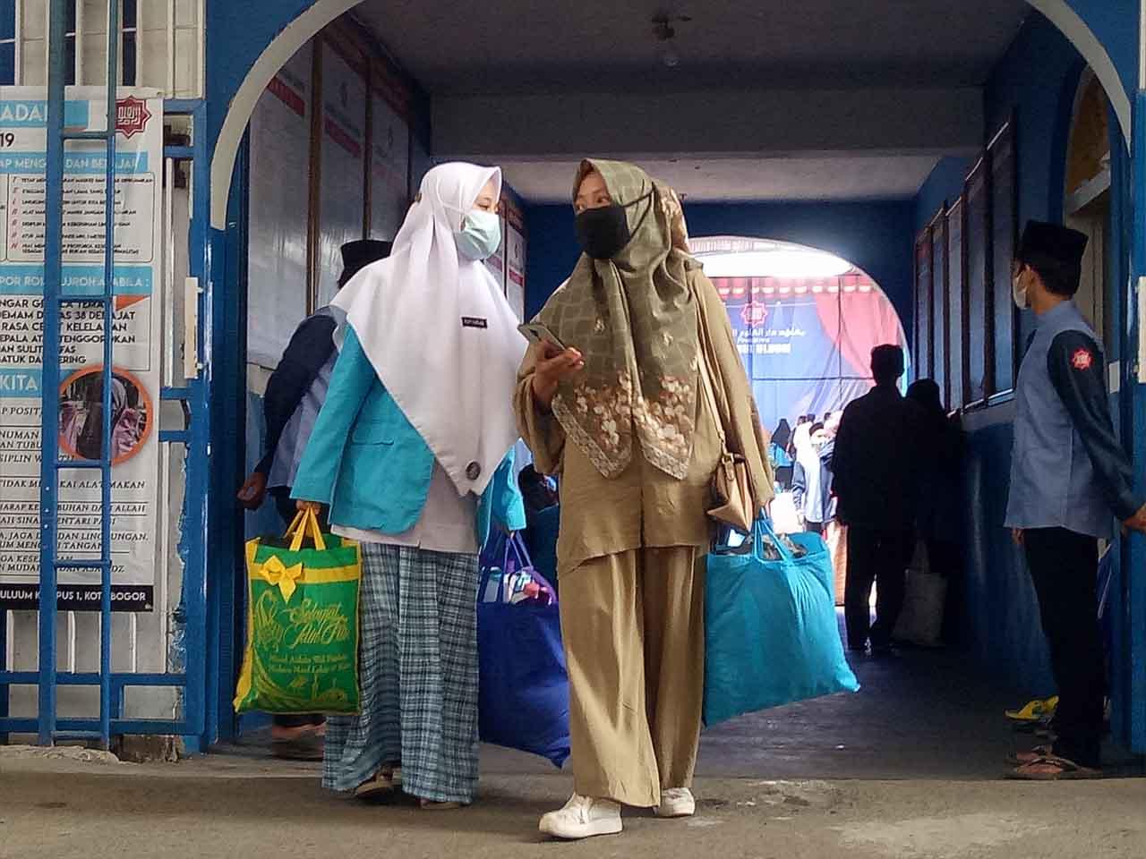 Libur Panjang, Santri...