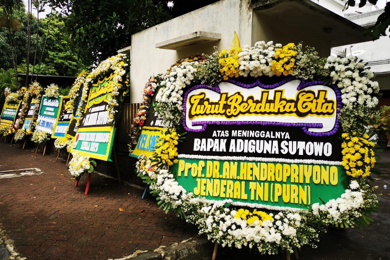 Adiguna Sutowo Meninggal,...