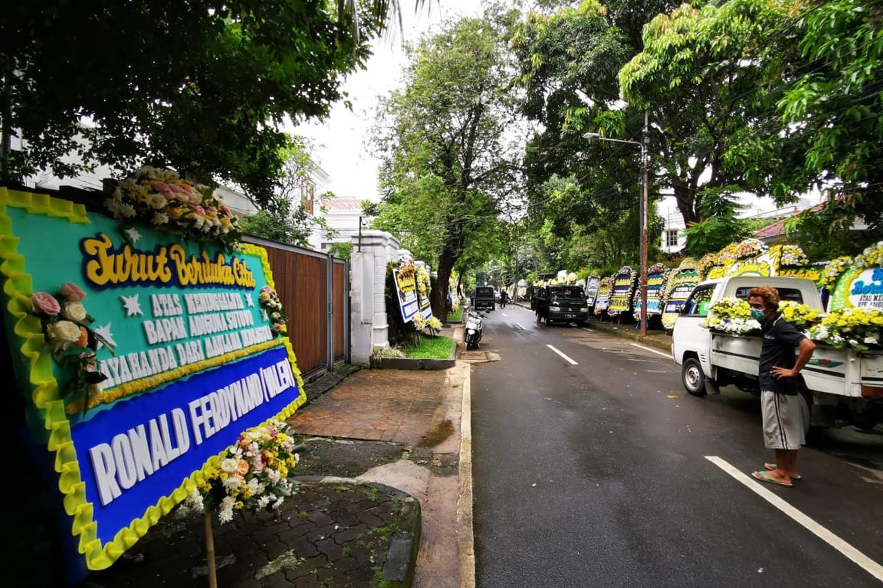 Adiguna Sutowo Meninggal,...