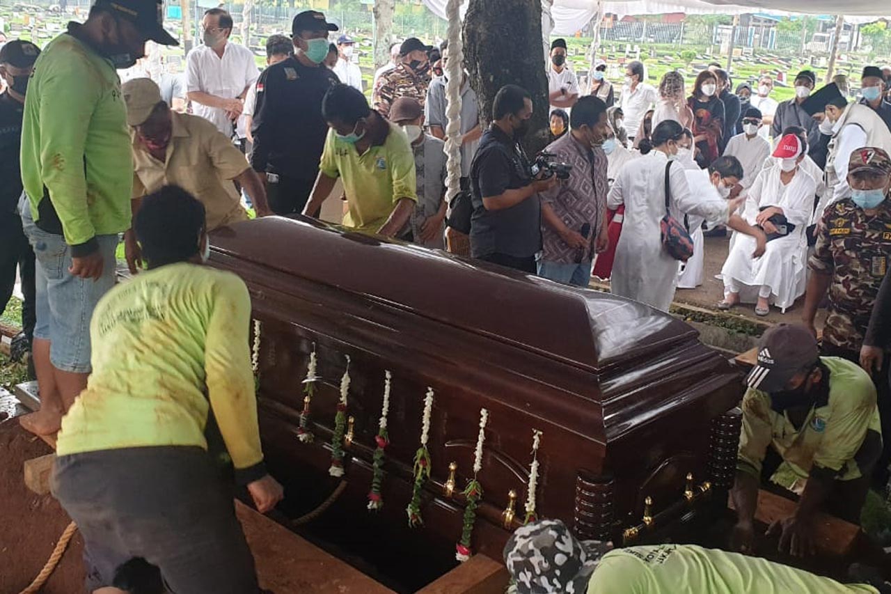 Ratusan Pelayat Antarkan...