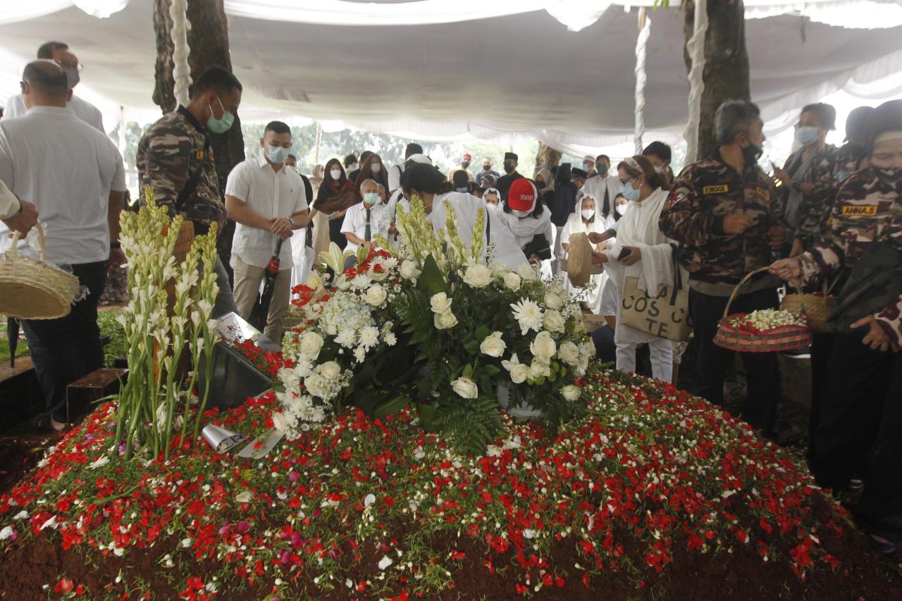 Pelayat Terus Berdatangan...