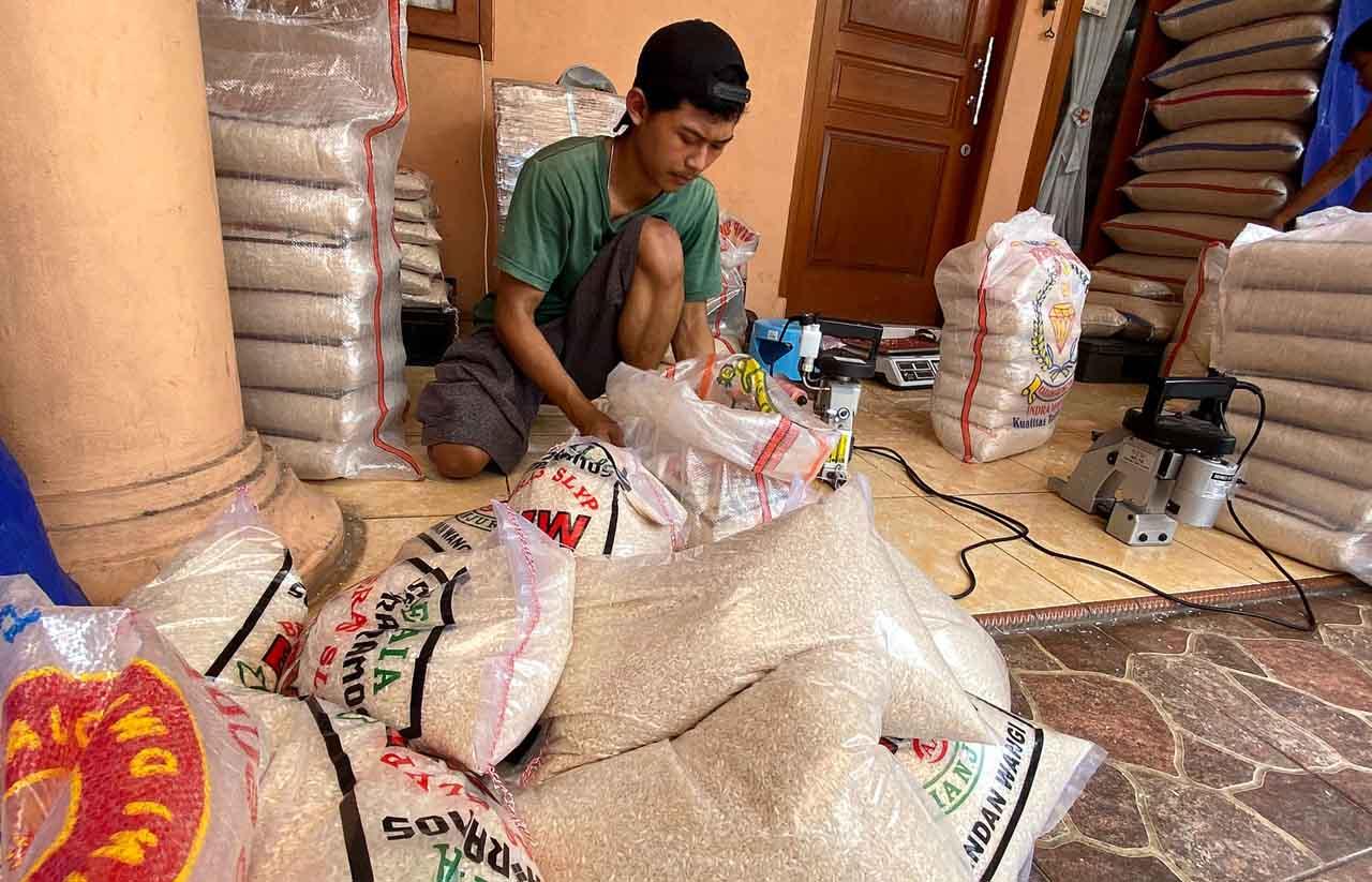 Bulog Pastikan Stok...