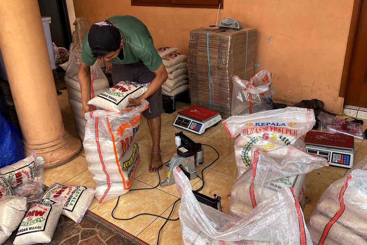 Bulog Pastikan Stok...