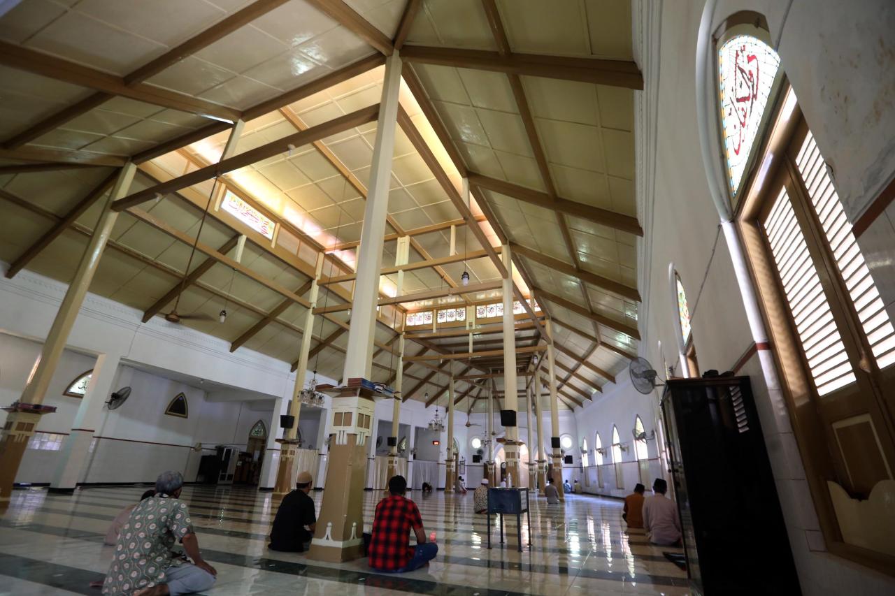 Masjid Peneleh Surabaya,...