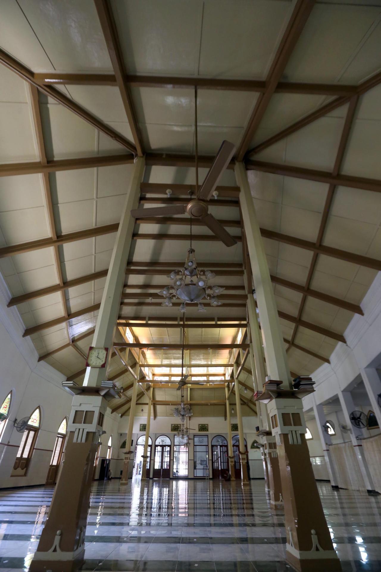Masjid Peneleh Surabaya,...