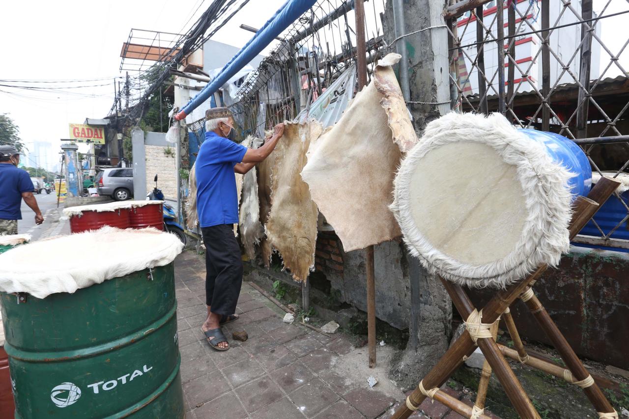Geliat Perajin Bedug...