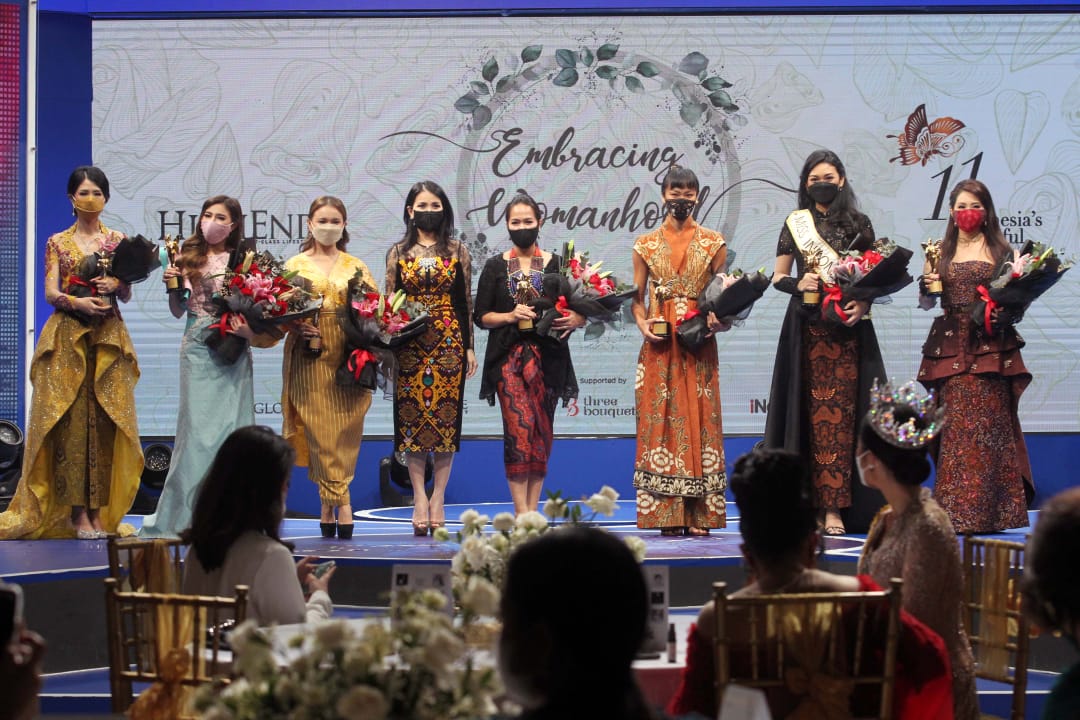 21 Perempuan Cantik...