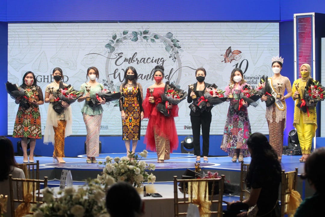 21 Perempuan Cantik...