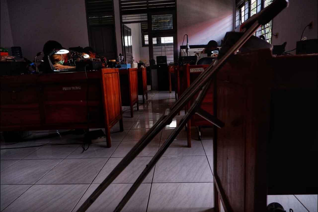 Mengintip Aktivitas...