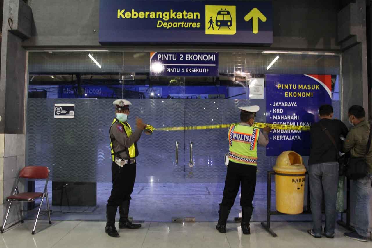 Langit-Langit Stasiun...