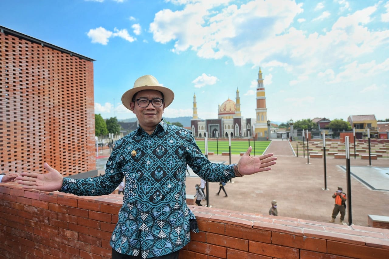 Ridwan Kamil Resmikan...