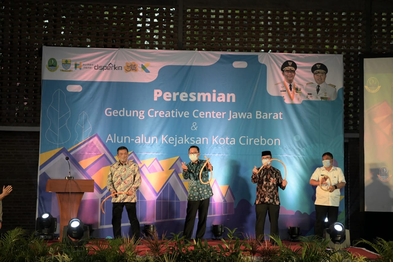 Ridwan Kamil Resmikan...
