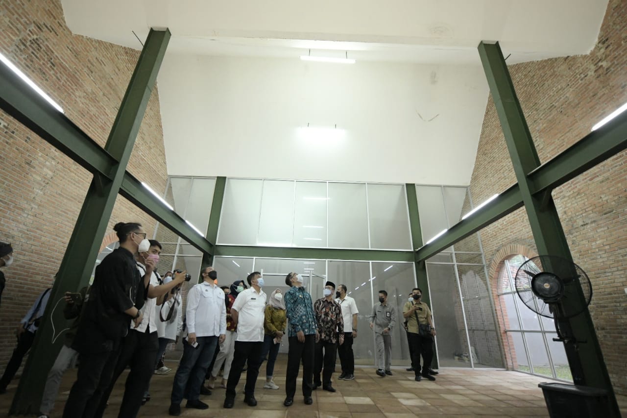 Ridwan Kamil Resmikan...