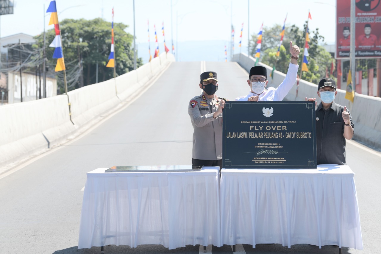 Ridwan Kamil Resmikan...