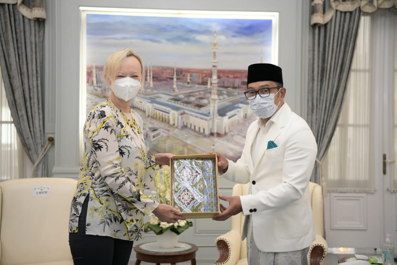 Ridwan Kamil Terima...