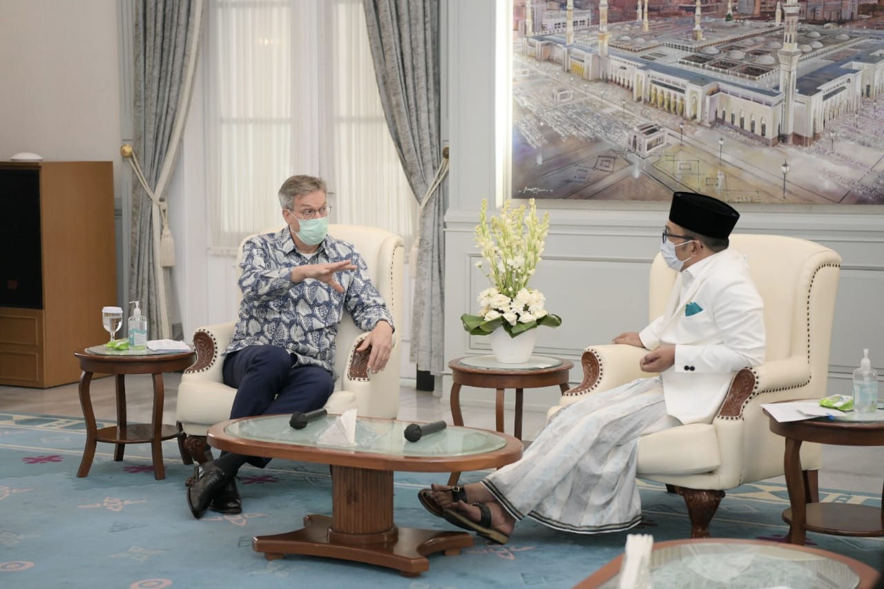 Ridwan Kamil Terima...