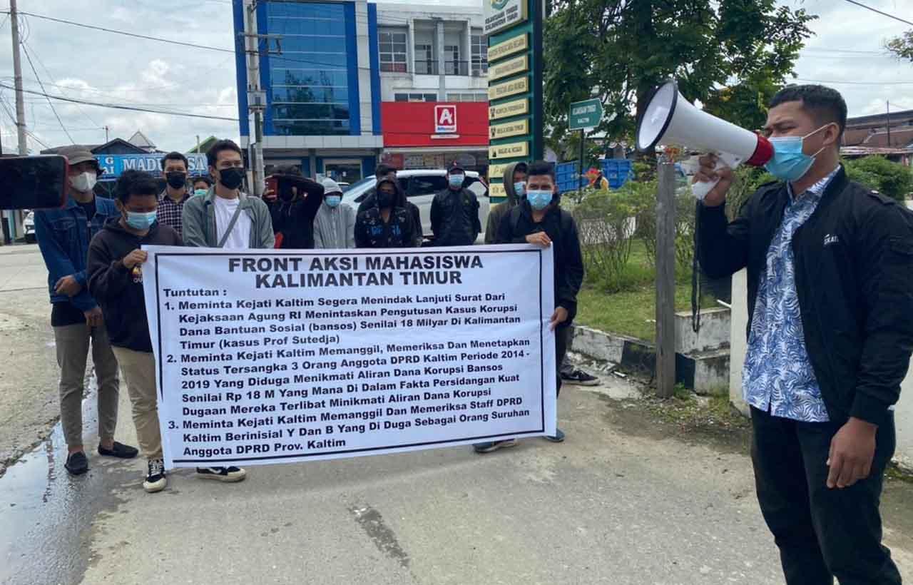 Aksi Mahasiswa Kaltim...