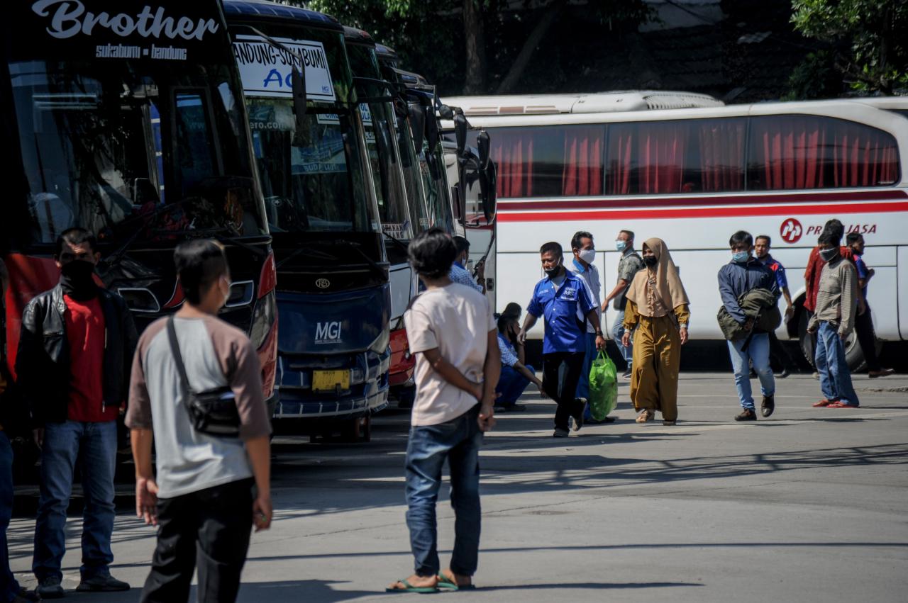 Cegah Pemudik, Petugas...
