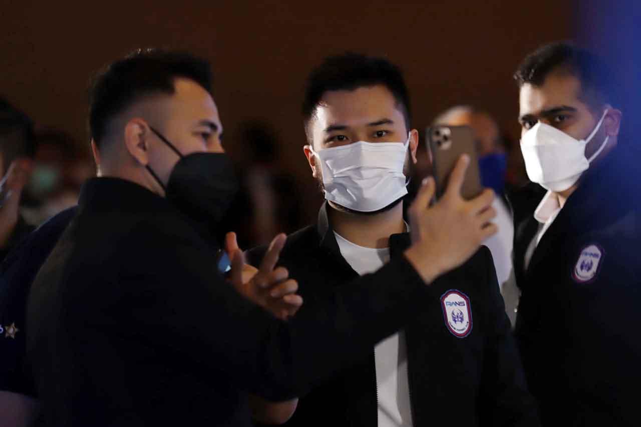 Potret Dua Pemilik Klub...