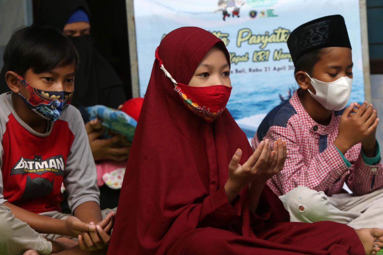 Siswa SD Gelar Doa untuk...