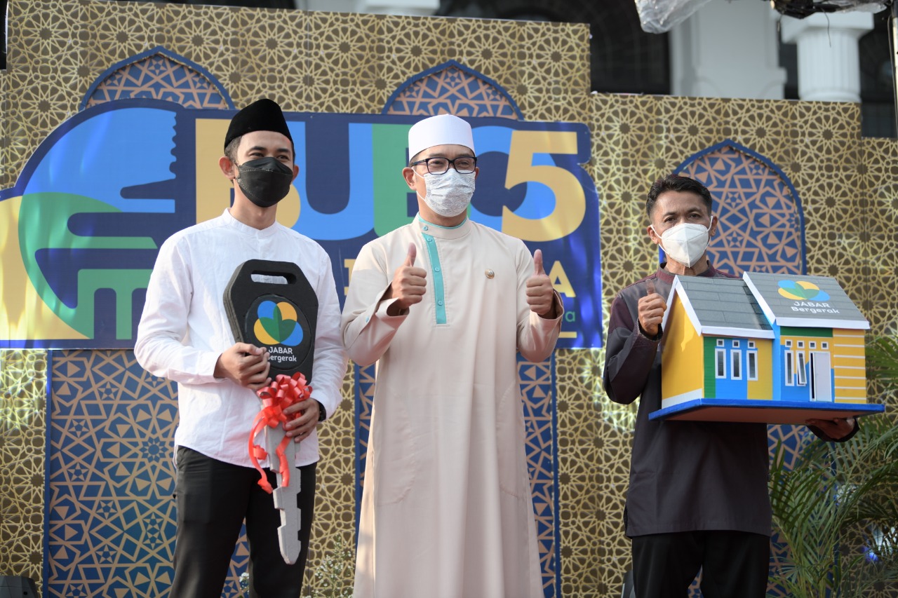 Ridwan Kamil Hadiri...