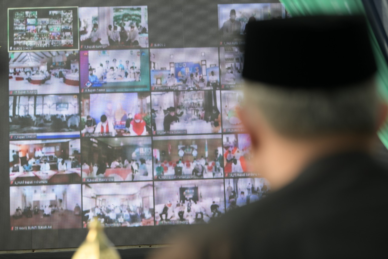 Ridwan Kamil Hadiri...