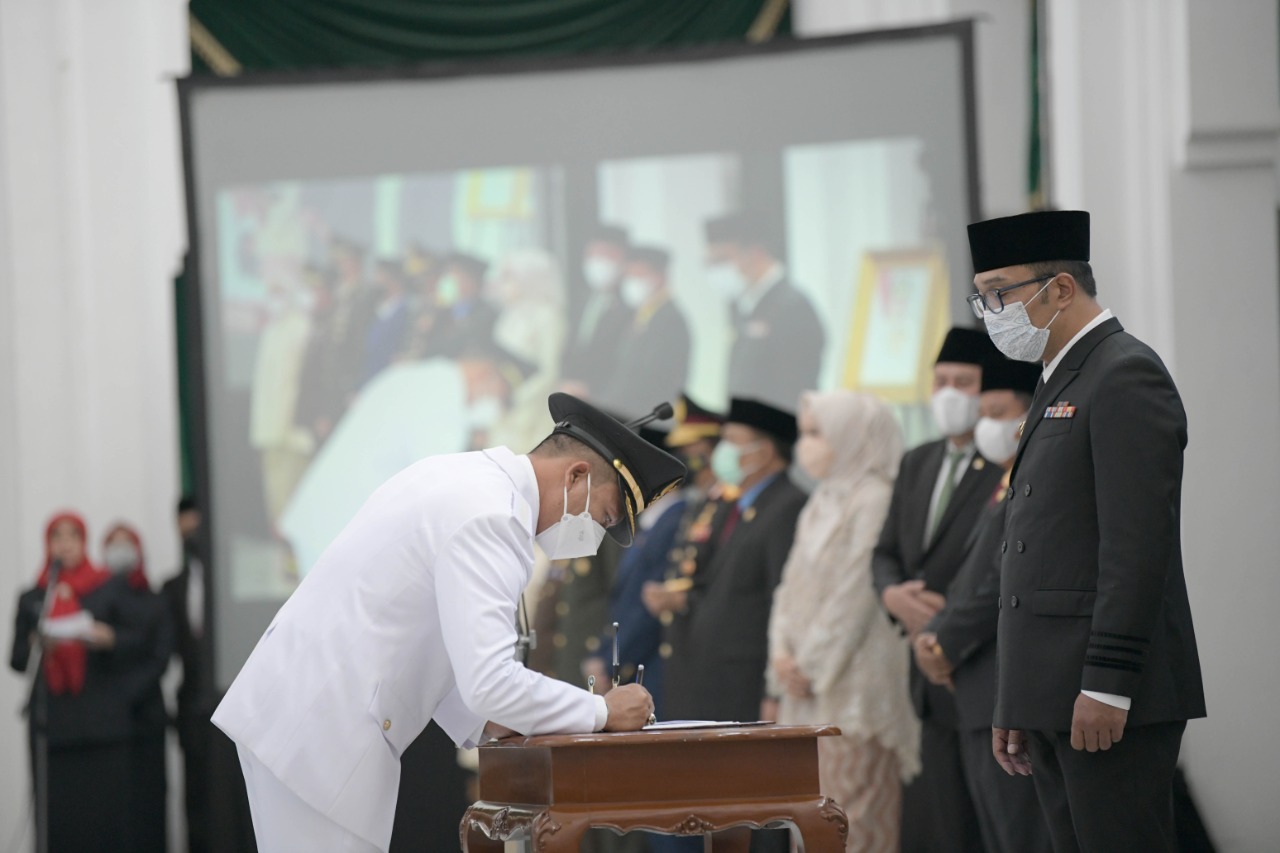 Gubernur Jawa Barat...