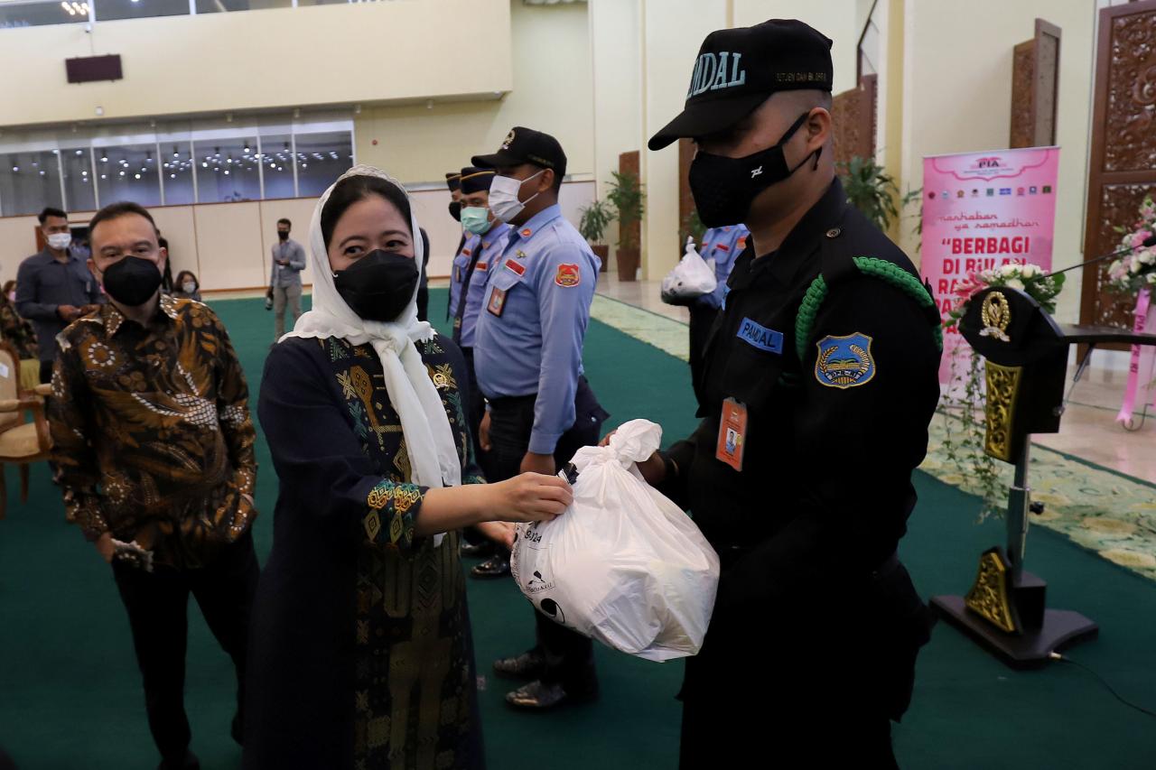 Bakti Sosial Persaudaraan...