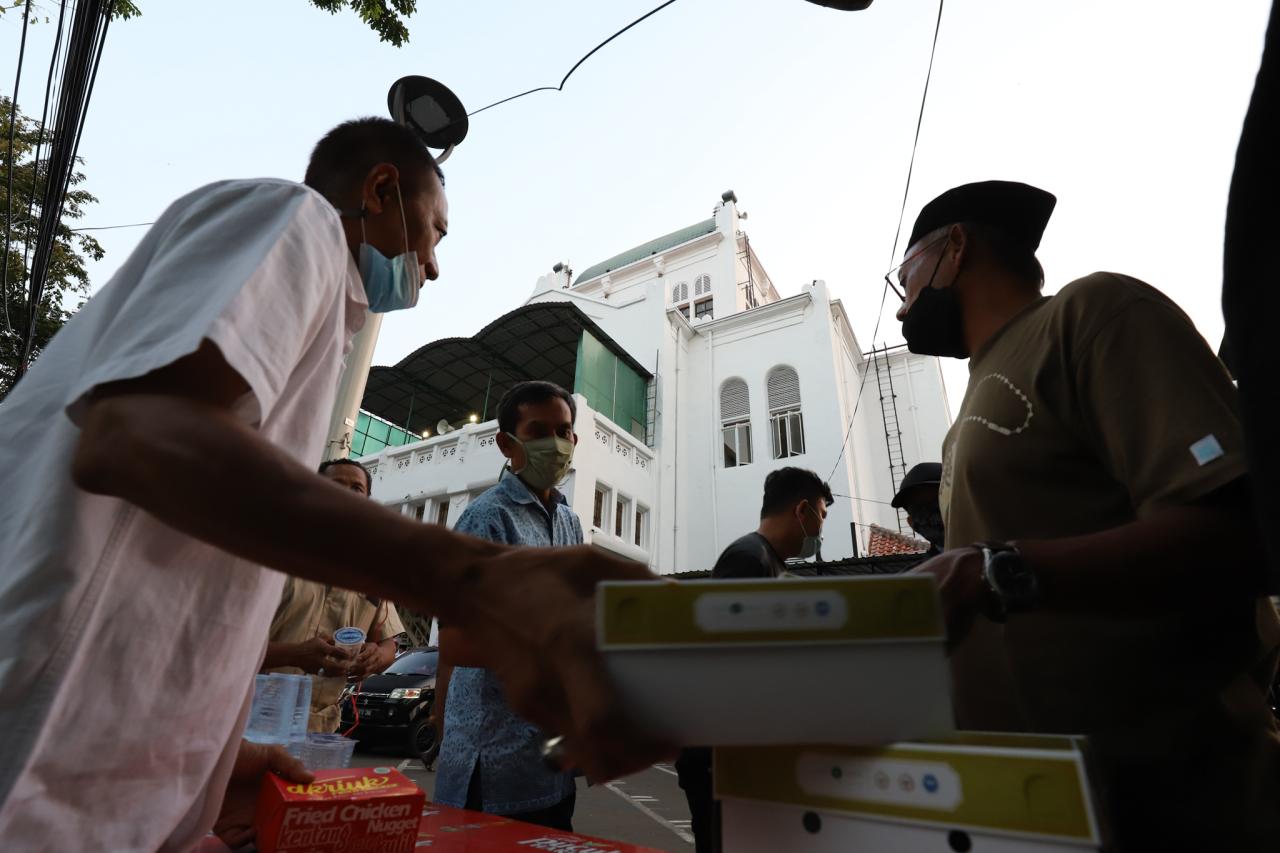 Berbuka Puasa di Masjid...