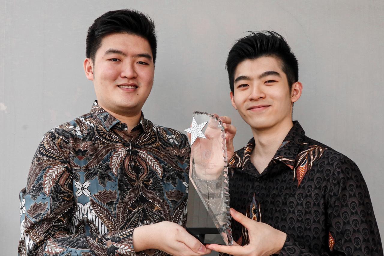 Hermanto dan Henry Wirawan,...