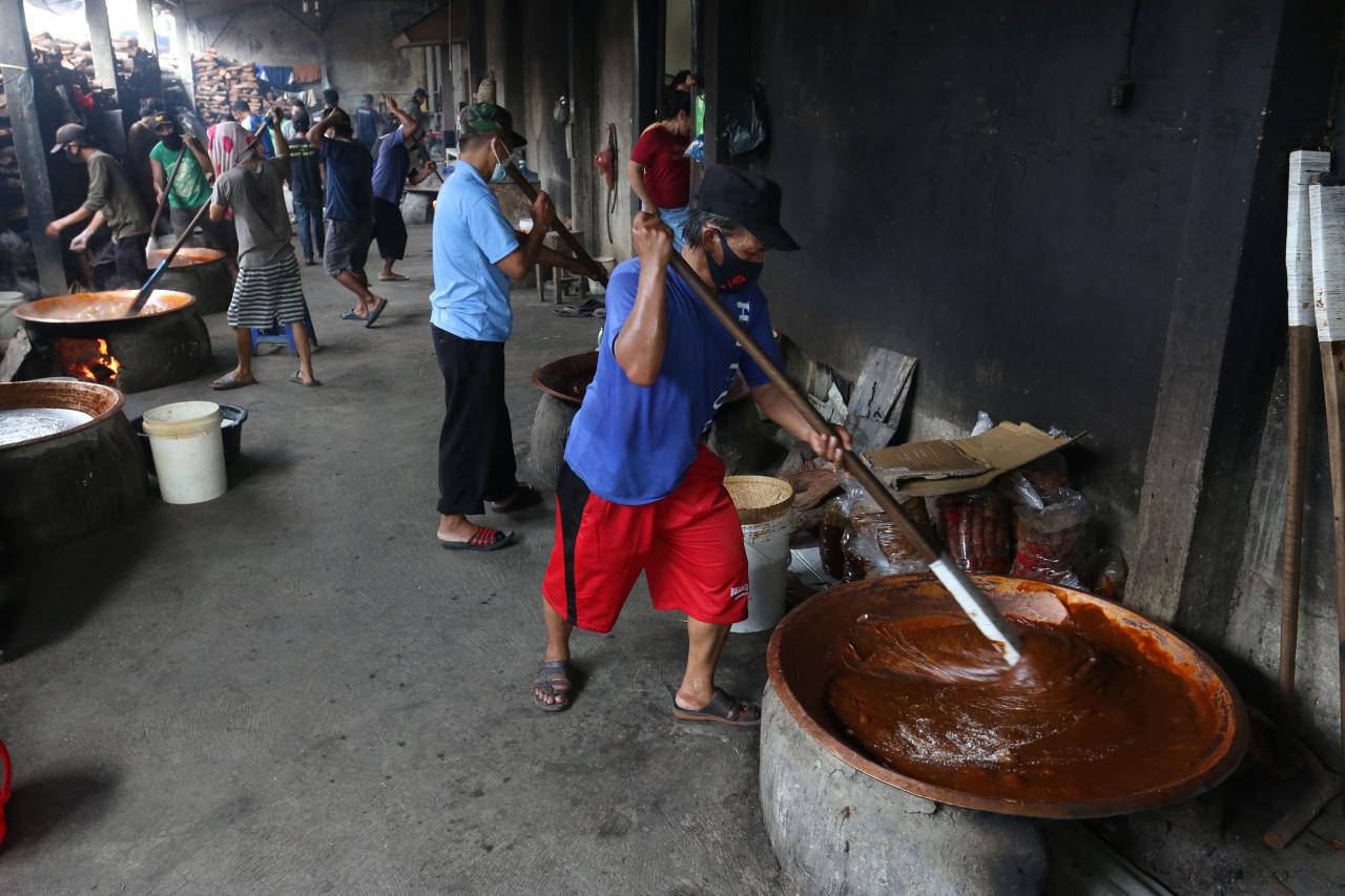 Produksi Dodol Betawi...