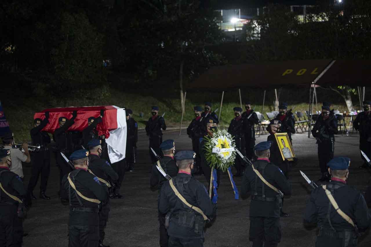 Jenazah Polisi yang...