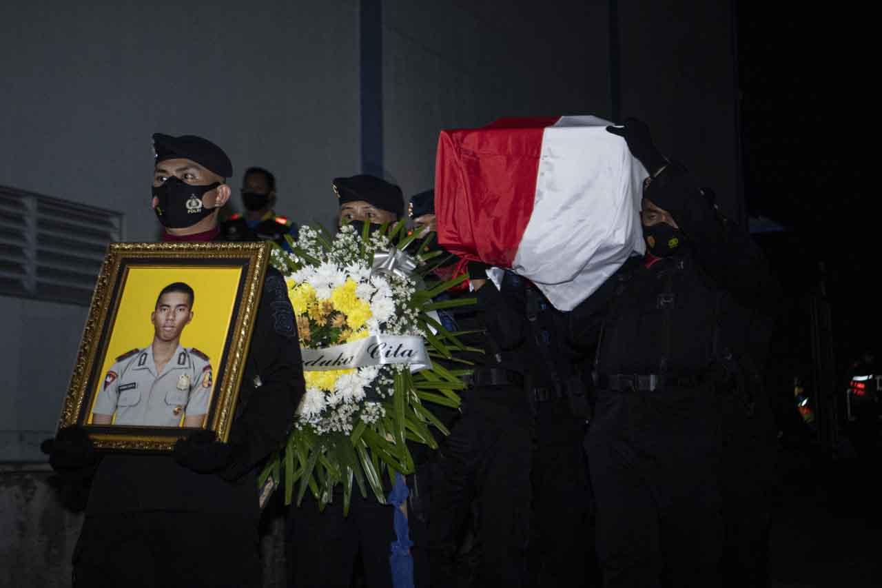 Jenazah Polisi yang...