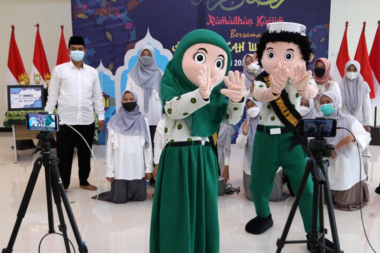 Aksi Lucu Maskot SD...