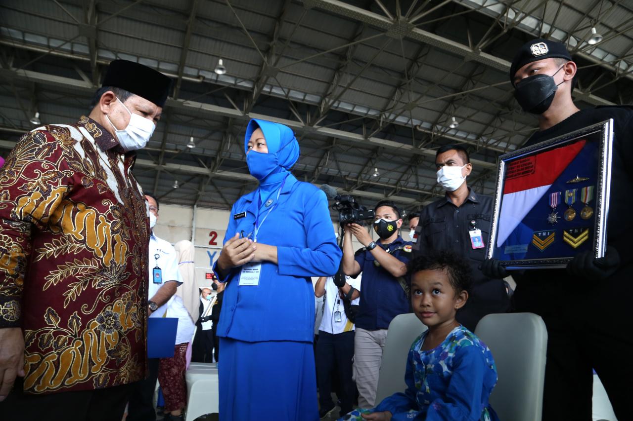 Penuh Haru, Menhan Prabowo...