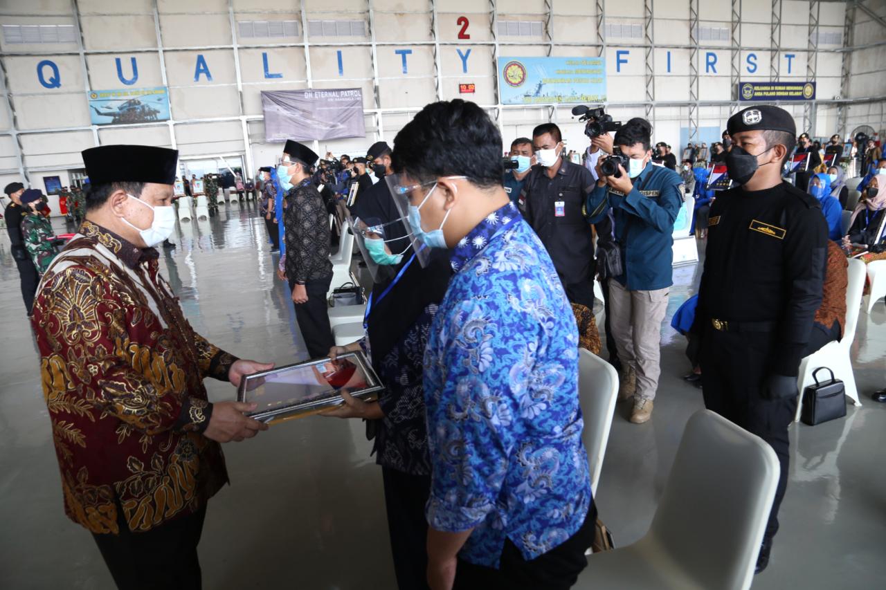 Penuh Haru, Menhan Prabowo...