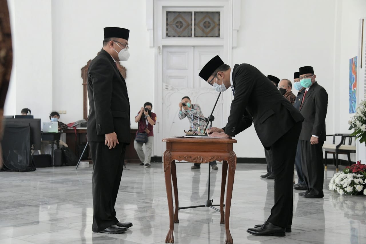 Ridwan Kamil Lantik...
