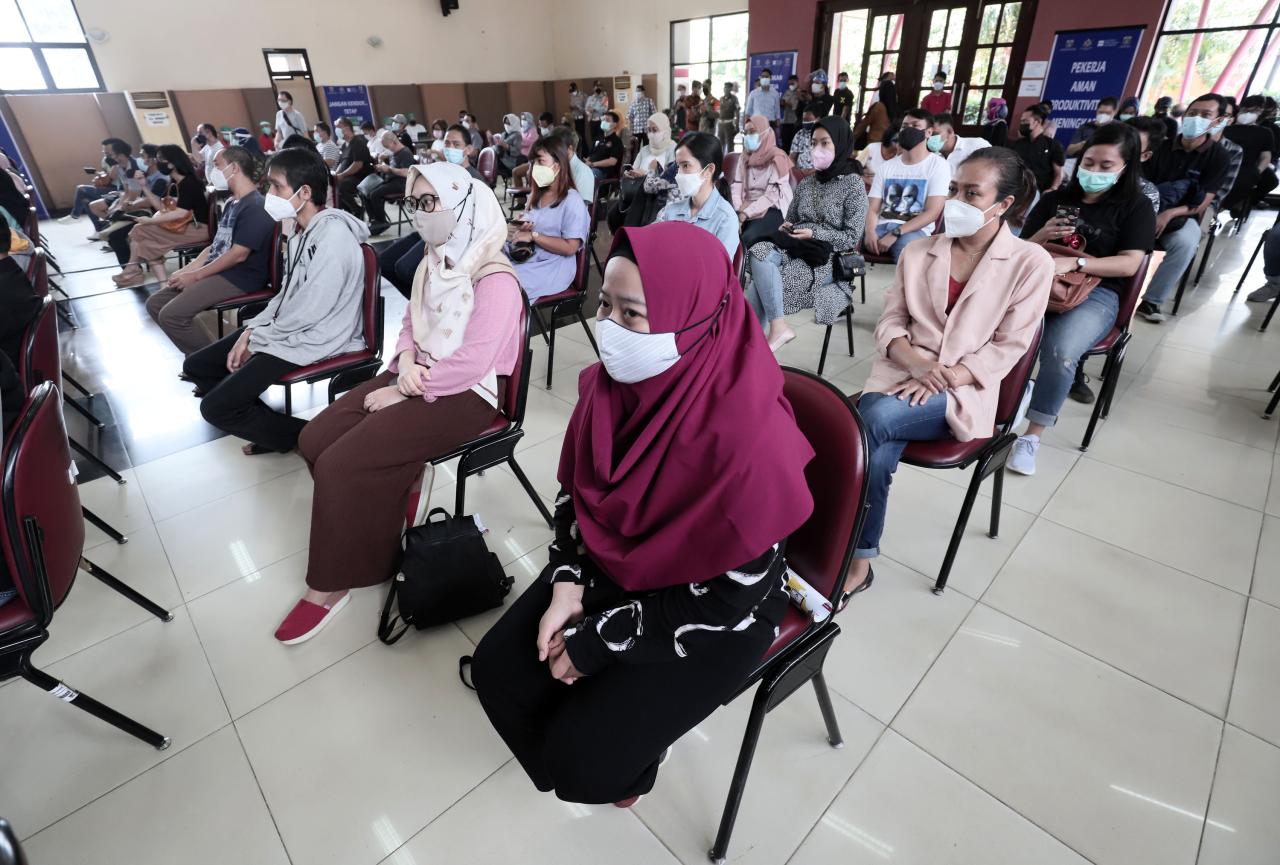 Vaksinasi Covid-19 untuk...