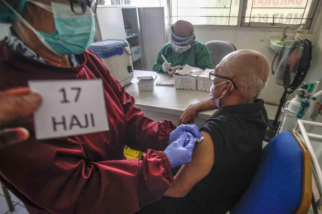 Vaksinasi Covid-19 untuk...