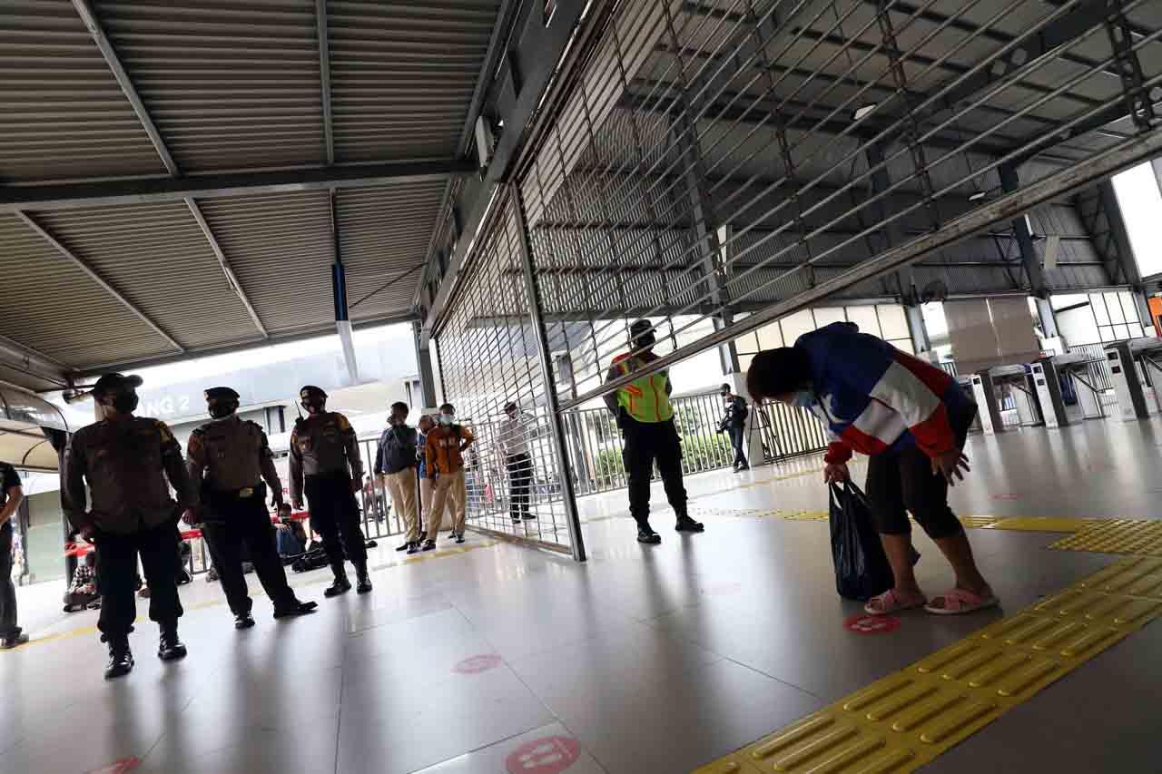 Pembatasan Jam Operasional...