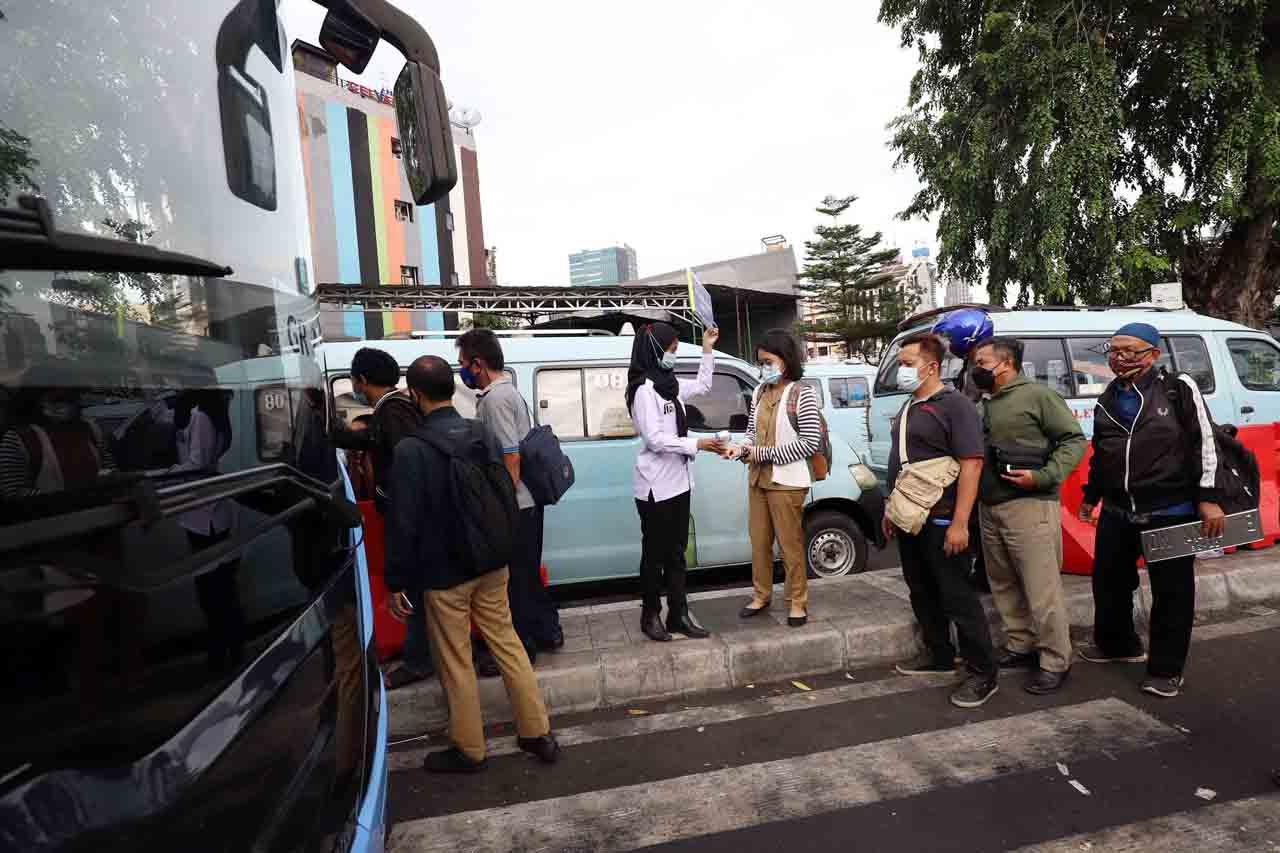 Stasiun Tanah Abang...