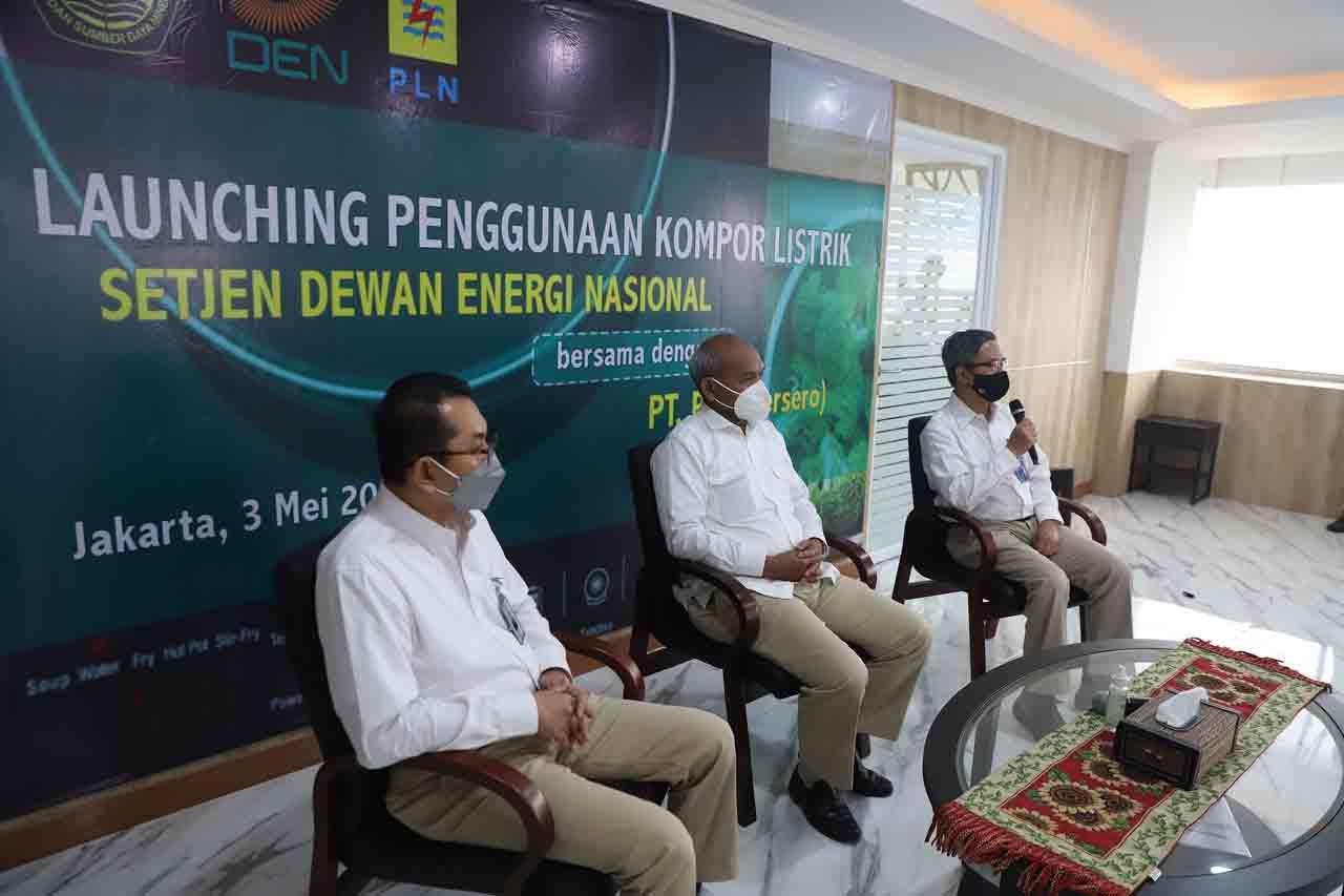 Wajibkan Pegawainya...