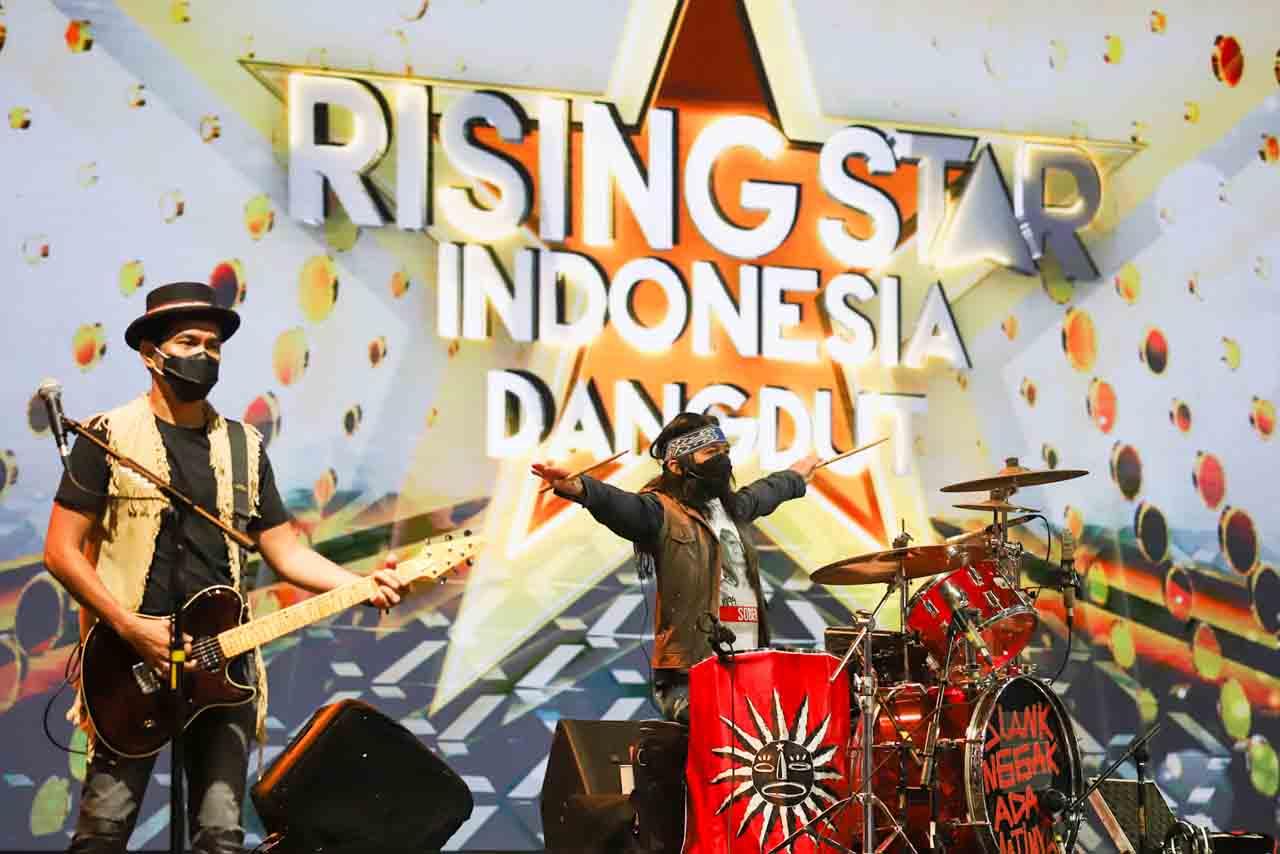 Slank Meriahkan Panggung...