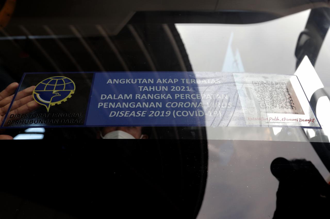 Pemasangan Stiker Khusus...