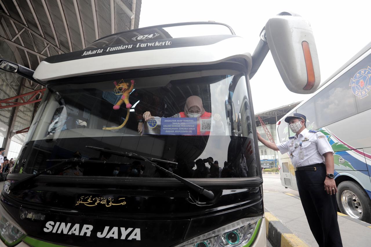Pemasangan Stiker Khusus...