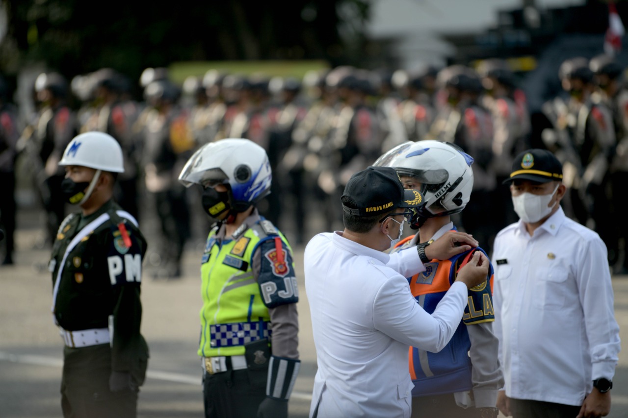Ridwan Kamil Pimpin...
