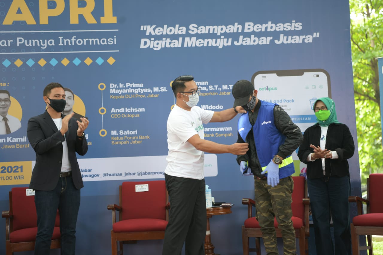 Ridwan Kamil Luncurkan...