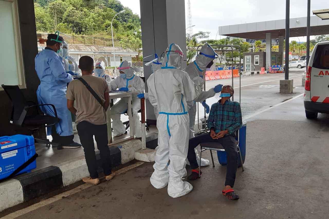 Malaysia Deportasi Pekerja...